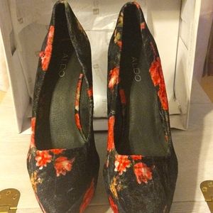 Velvet platform heels black/ floral pattern Sz 41